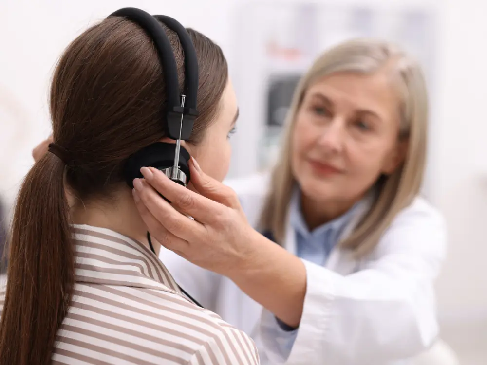 Ilustracja przedstawiająca zakres usług otolaryngologicznych i foniatrycznych